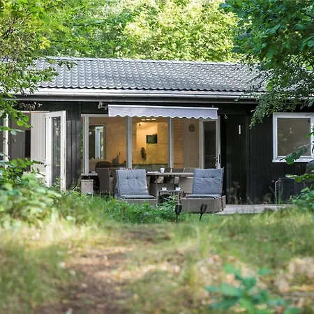 1549-aakirkeby-sluseparken-14 Casa vacanze Vester Somarken