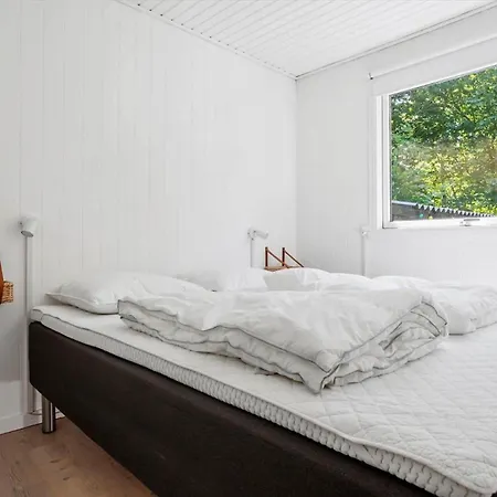 1549-aakirkeby-sluseparken-14 *